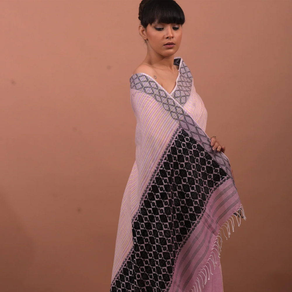 COTTON-BEIGE-ALTERNATING-WITH-A-LIGHT-PURPLE-HANDWOVEN-SAREE-2.jpg